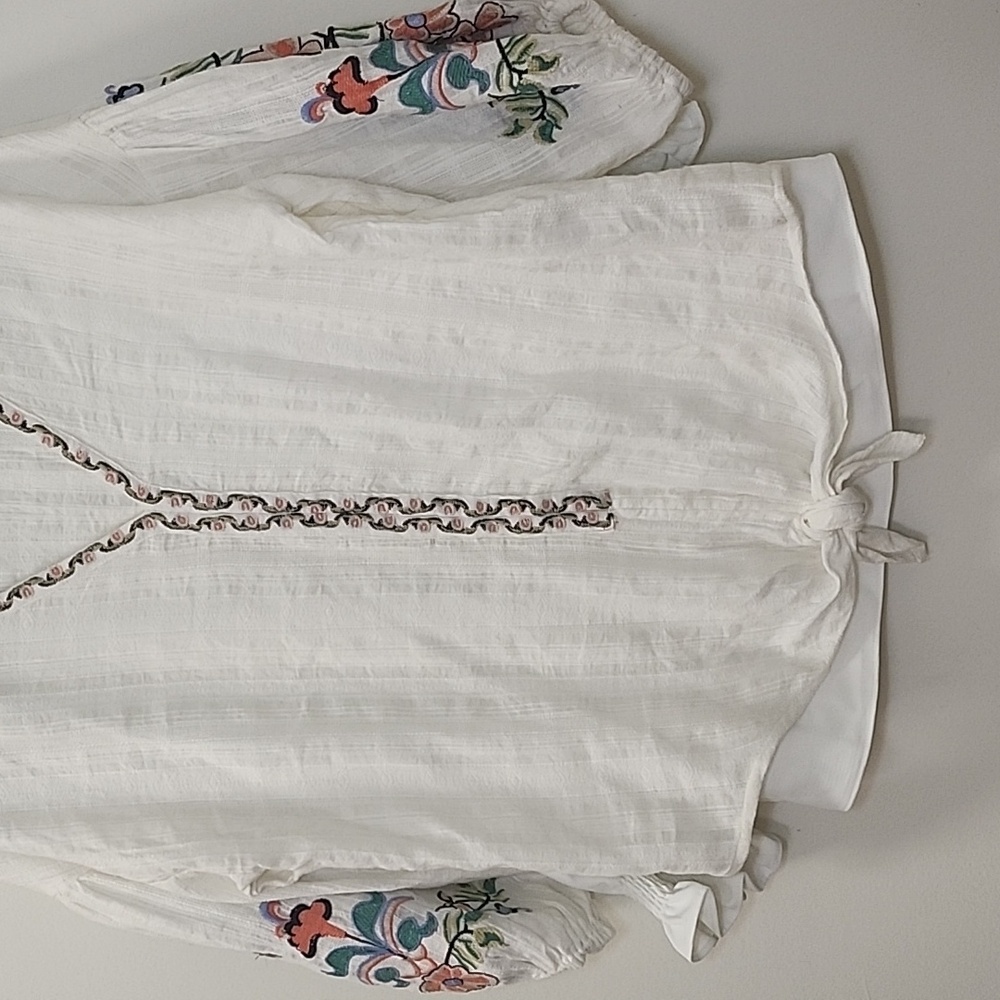 Max Studio peasant embroidered boho blouse ASO Bella Swan Sz Med - Picture 9 of 16